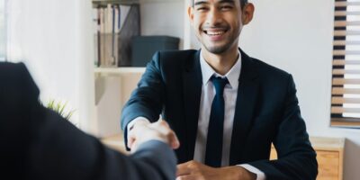 darf der arbeitgeber lohn einbehalten bei kündigung